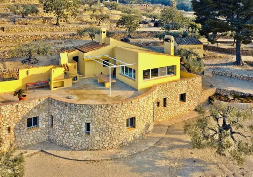 15 minutes to the sea, your vacation paradise in the middle of an olive grove!