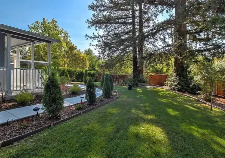 Spacious 5-bedroom house in delightful Danville with WiFi, AC