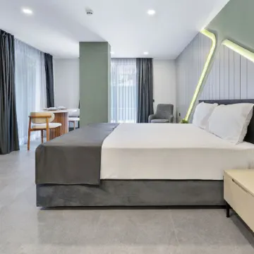 Zeluxe Suite Hotel