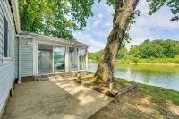 Cozy House on Meadowbrook Lake: Serene, Scenic! - Homestays