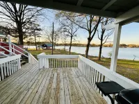 Families Love Frank’s Lakehouse @ Sunset Estates Các khách sạn ở Lincoln