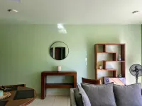 Deluxe condo, pool, BBQ, terrace, gated community, security 24/7. Location