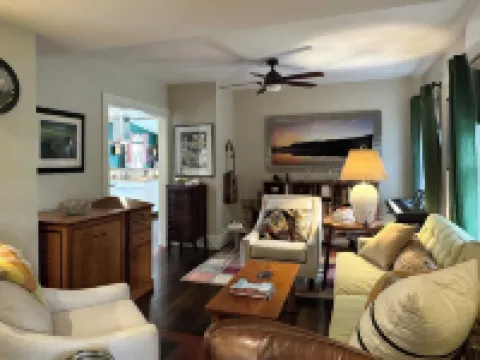 In Town Delight! Hotels in Manchester Center