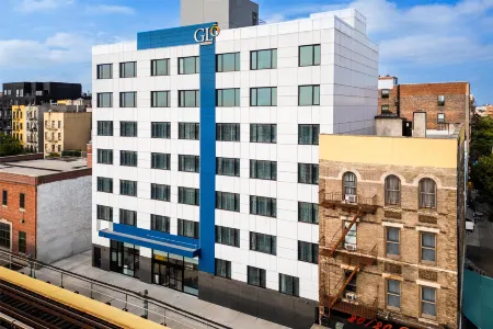 GLō Best Western Bronx NYC Отели рядом с достопримечательностью «Зал славы великих американцев»