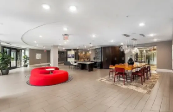 Luxury Downtown Crown Apartment minutes from DC