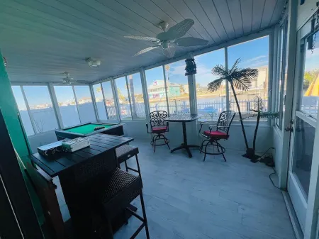 Charming Ocean Front 3-bedroom and 4 Bath  with WiFi and AC in Hernando Beach