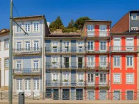 Miragaia Riverside Suites. Hotels near Fernandine Wall