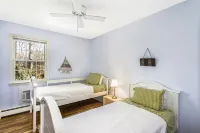 Charming Modern Home - Winter and Summer Retreat