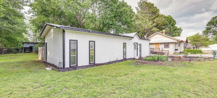 Springdale Vacation Rental ~ 9 Mi to Fayetteville! Hotels in Springdale