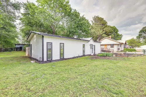 Springdale Vacation Rental ~ 9 Mi to Fayetteville!