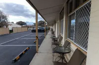 Golden Hills Motel - Motels