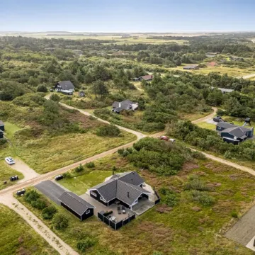 "Christan" - 1.2km from the Sea