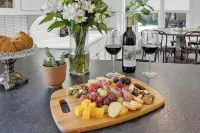 Historic Hideaway Stroll to Schlitterbahn