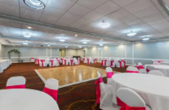 Days Inn and Suites by Wyndham Hammond, IN
