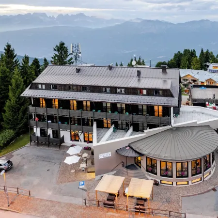 Hotel Dolomiti Chalet Отели рядом с достопримечательностью «Монте-Бондоне»