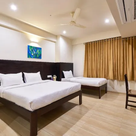 Hotel Tulsi Отели в г. Колхапур