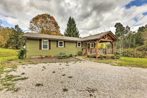 Near Hiking + Wineries! Newland Retreat w/ Creek - 무료 와이파이