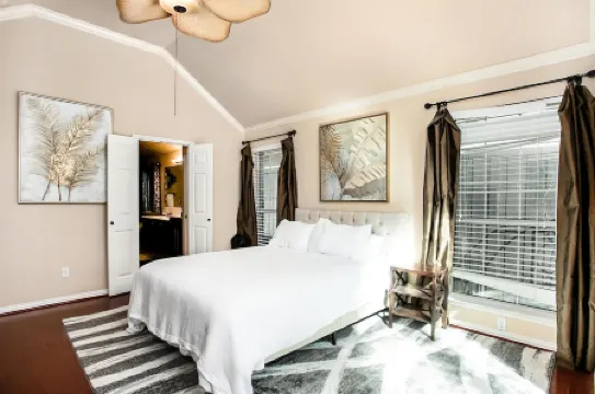 Big 5 Bed/3 Bath LUXE Home Pool Spa  West Plano