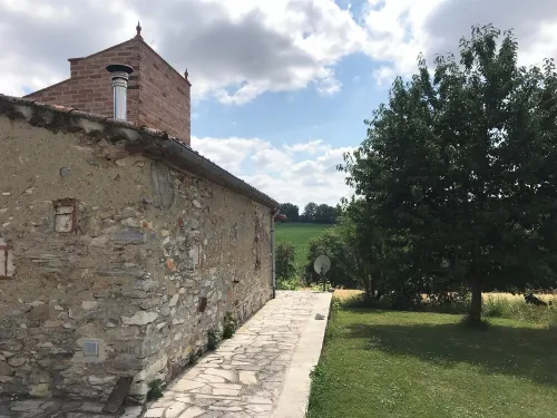 Pretty stone cottage Hotels in Belleserre