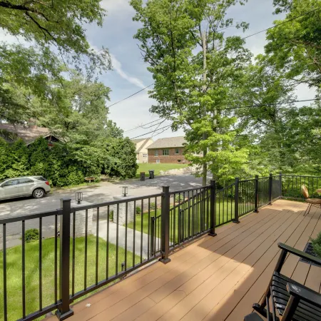 Bloomington Bungalow- Steps to Campus!