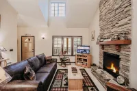 Glacier Springs Cabin 89 Cedar and Log Cabin Close to Skiing and Hiking Hotels in Deming