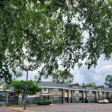 River Hill Inn & Suites