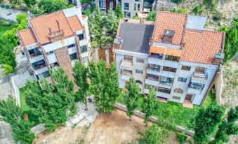 Gin 3-Bedroom Apartment in Mzaar