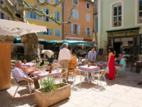 Villa in Lubéron with Saltwater Pool Hotéis em Apt