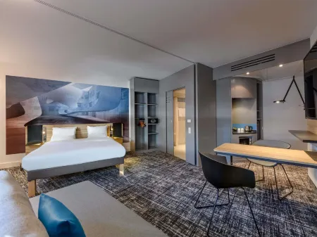 Novotel Suites Berlin City Potsdamer Platz Отели рядом с достопримечательностью «КПП Чарли»