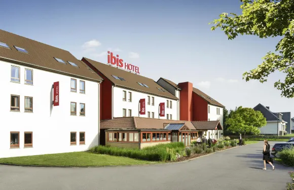 宜必思沙勒羅瓦機場布魯塞爾南酒店