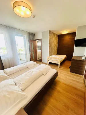 Villa many rooms with Free Parking Các khách sạn ở Jesenice u Prahy