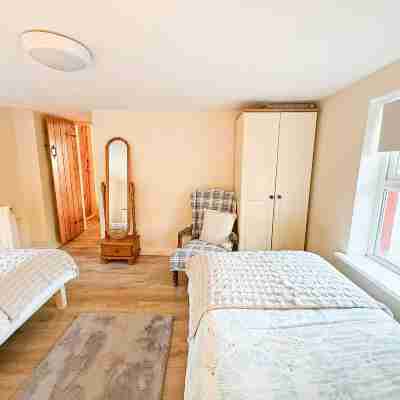 Glenbeigh Holiday Cottage - Tigin Mamo by Trident Holiday Homes Rooms