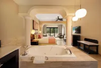 Grand Palladium Select White Sand Resort & Spa - All Inclusive - Romantic