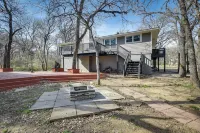 Modern Flower Mound Home < 2 Mi to River Walk - Wi-Fi