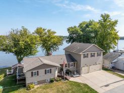 The LeClaire Driftwood Retreat on the Mississippi River!