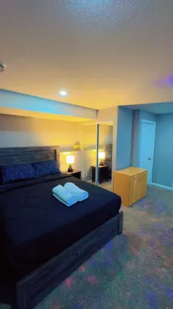 Private Basement Suite in Brandon – Kitchenette, Dining & Comfort Отели в г. Брандон