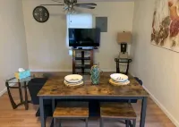 Beaumont Bungalow 1/1 Furnished/Pet Friendly-Nederland, Port Neches, Port Arthur Hotels in Beaumont
