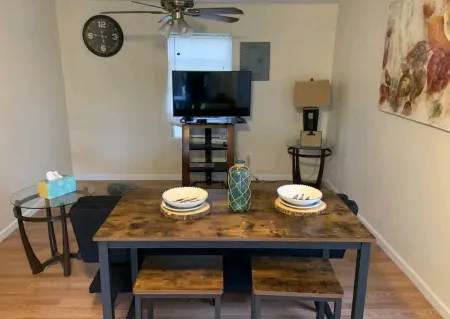 Beaumont Bungalow 1/1 Furnished/Pet Friendly-Nederland, Port Neches, Port Arthur Отели в г. Бомонт