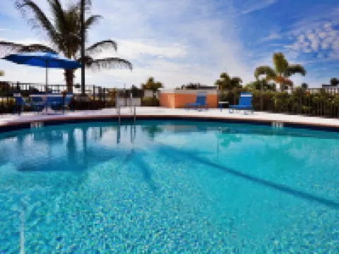 Holiday Inn Express & Suites LAKE OKEECHOBEE by IHG Hotels in Okeechobee