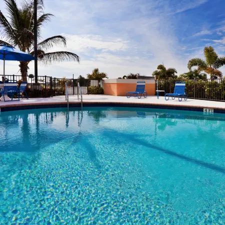 Holiday Inn Express & Suites LAKE OKEECHOBEE by IHG
