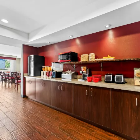 Red Roof Plus+ & Suites Malone