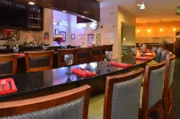 Holiday Inn MONTGOMERY AIRPORT SOUTH by IHG - Quầy bar