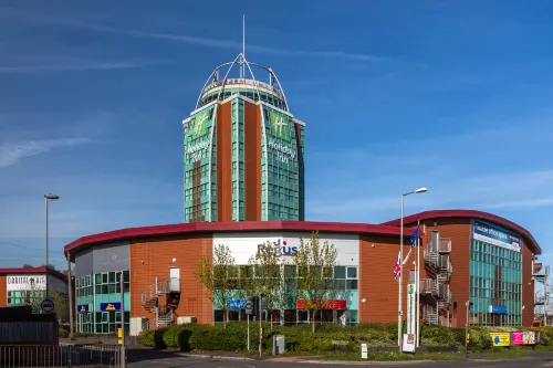 Holiday Inn BIRMINGHAM NORTH - CANNOCK by IHG - parking