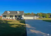 Minutes from KY Lake & Close to Town! Updated, Clean, Comfy, Huge Driveway!