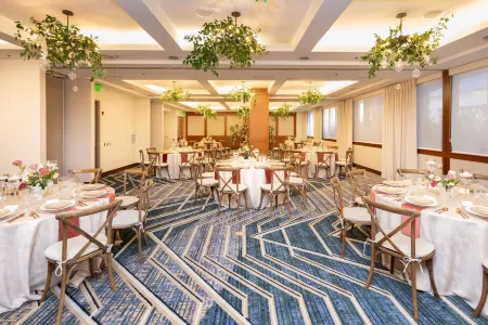 The Heathman Hotel Kirkland Отели рядом с достопримечательностью «Южный Киркленд Парк энд Райд»