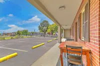 OYO Palm Leaf Motel - Motels