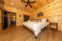 Lavish New Lodge Surrounded by Nature in Hocking Hills - Lodge 1