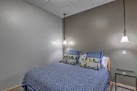 Modern Downtown Apt - Walk to Parks and Cafes! - spa
