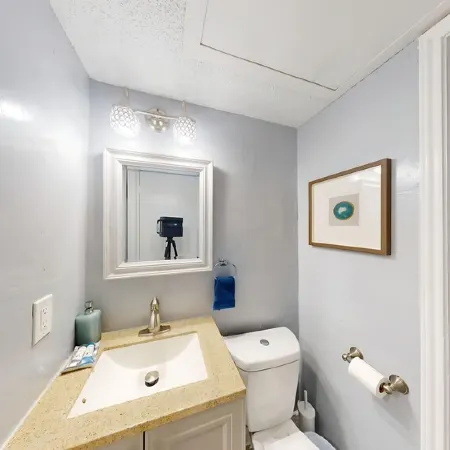 I841 – World Cup Stay - 18 Min to at&T - Sleeps 4 - Public Transit