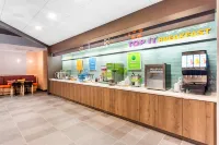 Tru by Hilton Pensacola I-10 North Davis Highway - breakfast